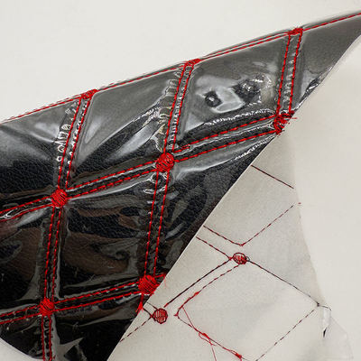 Acessórios de carro de couro de PVC personalizados 4.6mm espessura com almofada de espuma Estirante Fit em relevo assentos de carro bordados sofás para bolsas