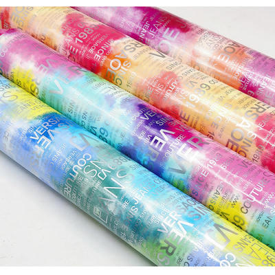 PU Rainbow Letter Print Magazine Design Couro sintético Impermeável Tecido de couro falso para saco de bagagem Mobiliário cosmético/sofá