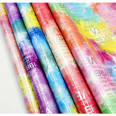 PU Rainbow Letter Print Magazine Design Couro sintético Impermeável Tecido de couro falso para saco de bagagem Mobiliário cosmético/sofá