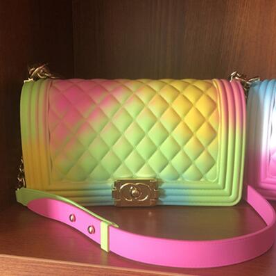 PU Rainbow Letter Print Magazine Design Couro sintético Impermeável Tecido de couro falso para saco de bagagem Mobiliário cosmético/sofá 13